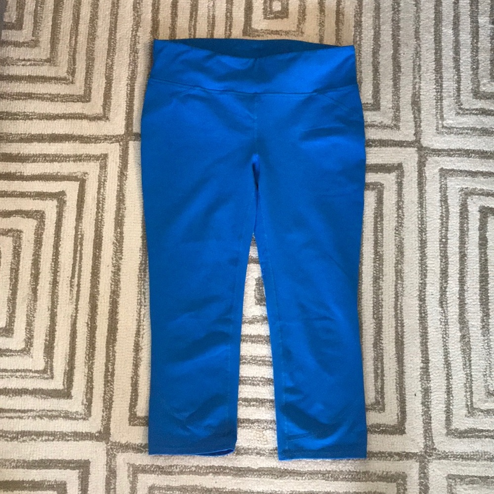 Fabletics medium compression cropped workout pants